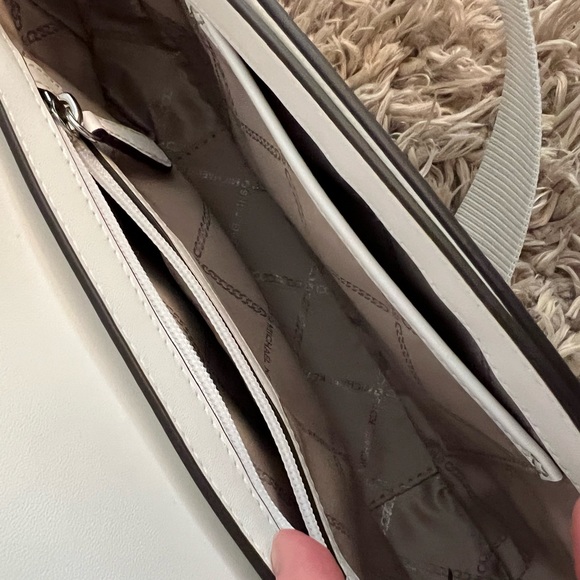 NWOT Michael Kors Mila Medium Leather Messenger Bag in Optic White - Picture 11 of 12